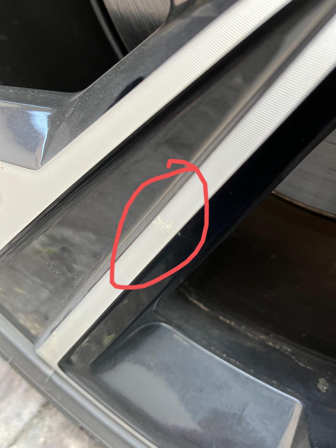 大众迈腾 轮毂上全是这种小斑点