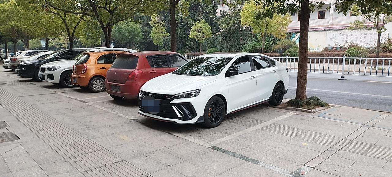 吉利缤瑞 这个车显示车速的屏幕是红色的，这个可以换成其他颜色吗？