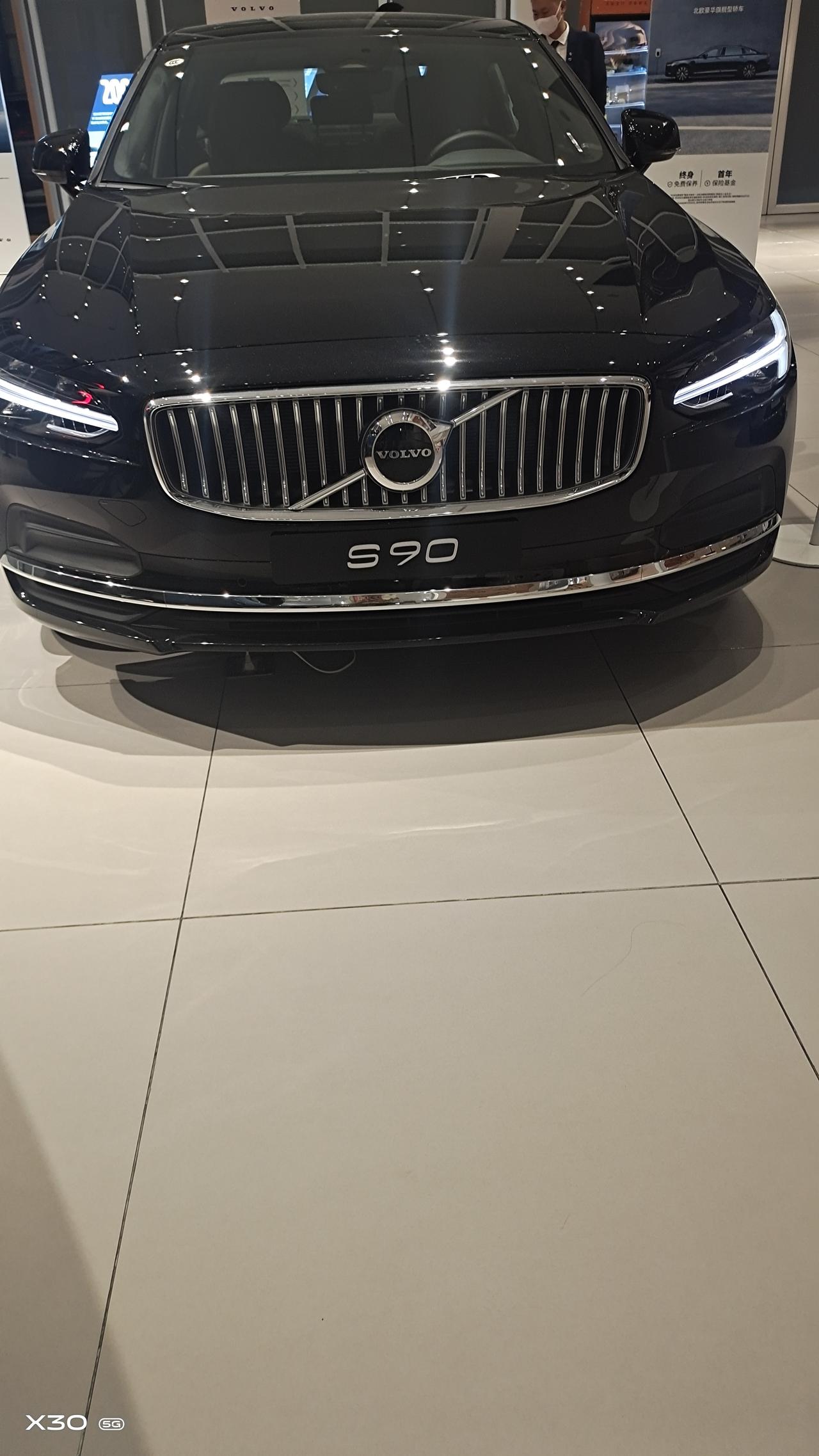 沃尔沃S90 不知道该怎么选择?是沃尔沃s90还是别克君越艾维亚先享版