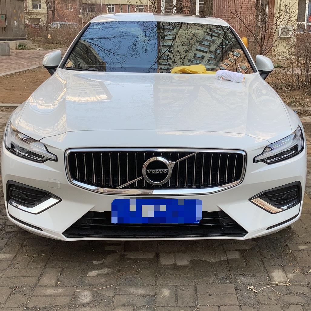 沃尔沃S60 B4智逸，提车不到两个月2500公里左右，现在一踩刹车，刹车踏板吱吱地响，有同样情况滴车友么