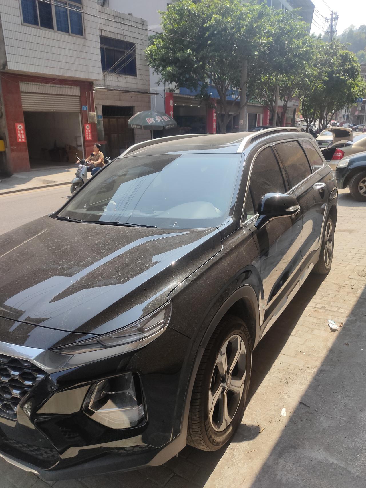 去年5月份买的胜达，两驱豪华7座，2.3万公里，无事故，4s店正常保养。因为个人原因，要出手，各位车友觉得多少合适出？