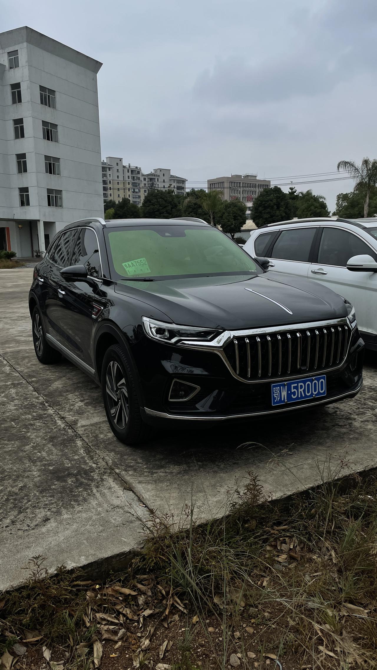 红旗HS5 大哥们，灯光四件套多少一套？原厂和副厂灯有啥区别，装副厂灯的话影不影响质保？