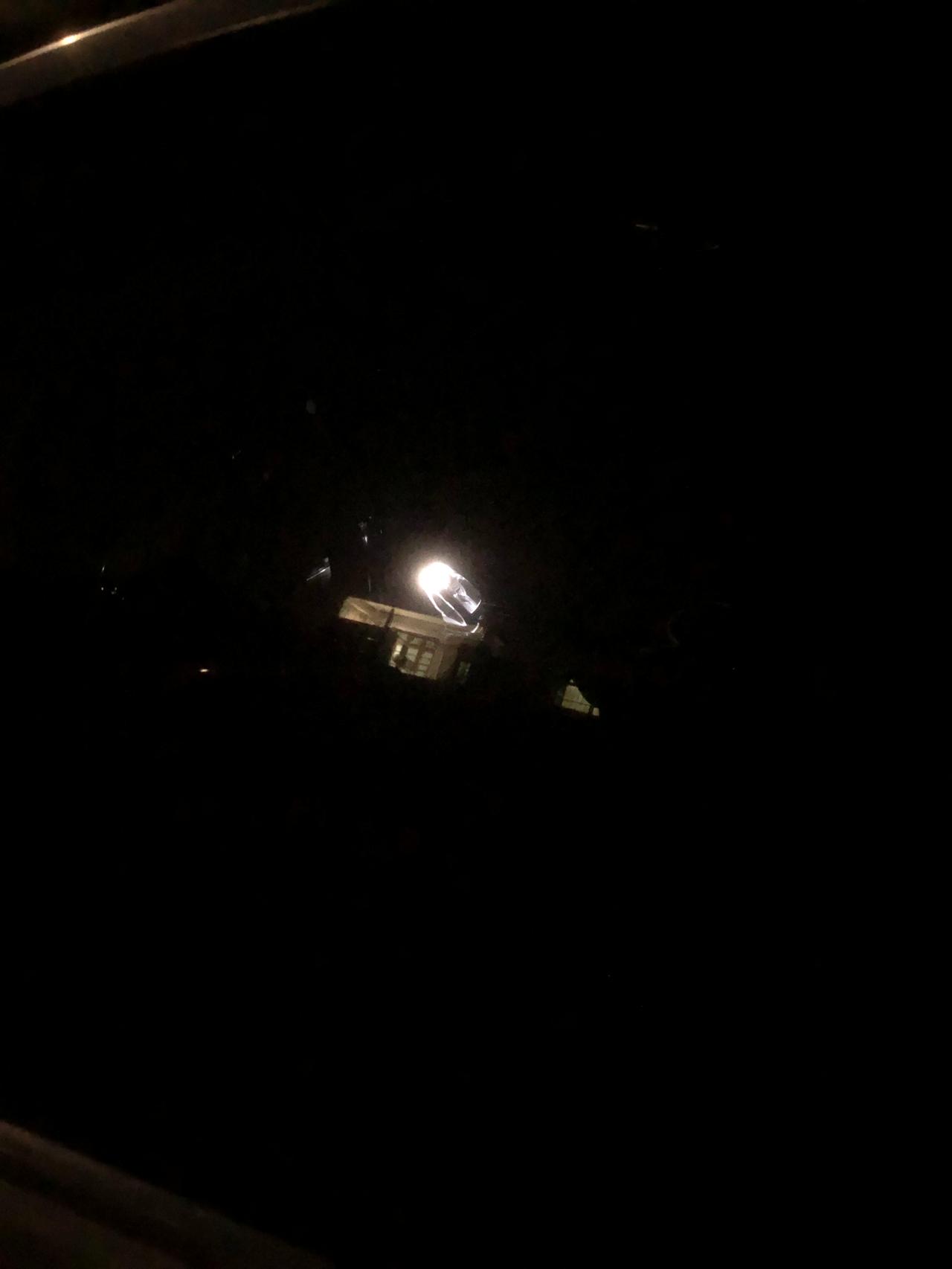 沃尔沃S60 23款s60智逸b4买车送的水晶挡把晚上锁车后一段时间还亮着，大家的也是这个情况么？