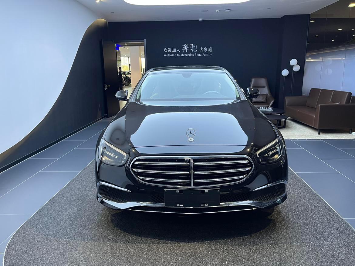 奔驰E级 合肥的老板们现在E300豪华立标，落地要多少钱？请给个价，和那家店，我就照这个去谈。