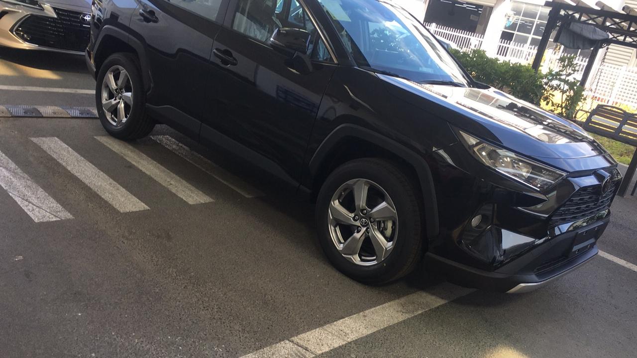 丰田RAV4荣放 风尚PLUS版 黑色 江苏 盐城落地19.4w 这个价格各位给个评价，算被坑了么！！！！送了三次保养和