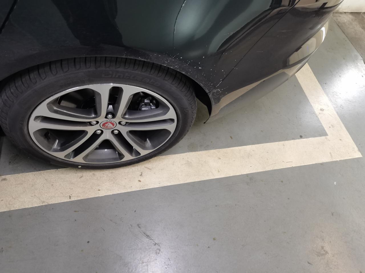 捷豹XEL 这个地方怎么每次都有水啊？销售给我说是排气管的出水
