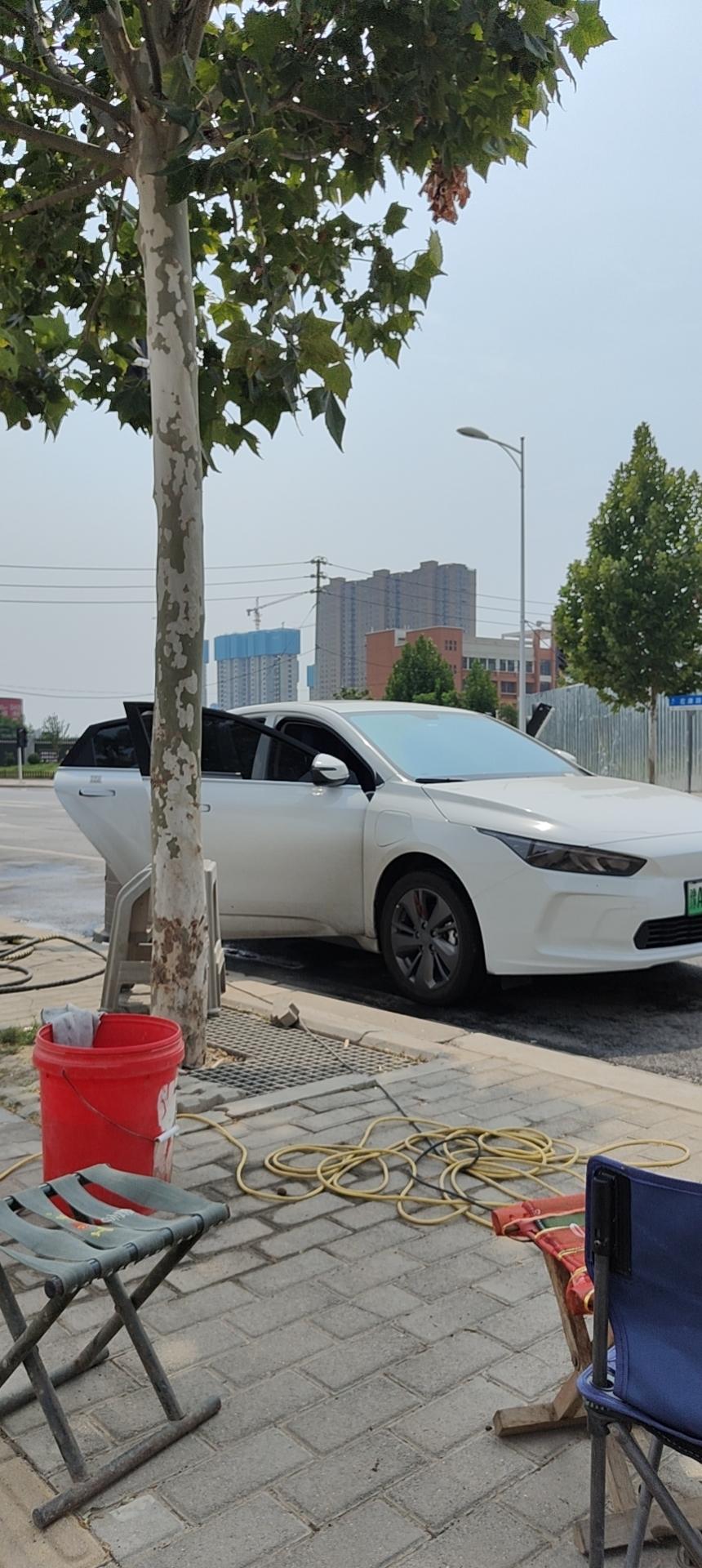 几何几何A 各位大佬，这个车的座椅怎么放倒？