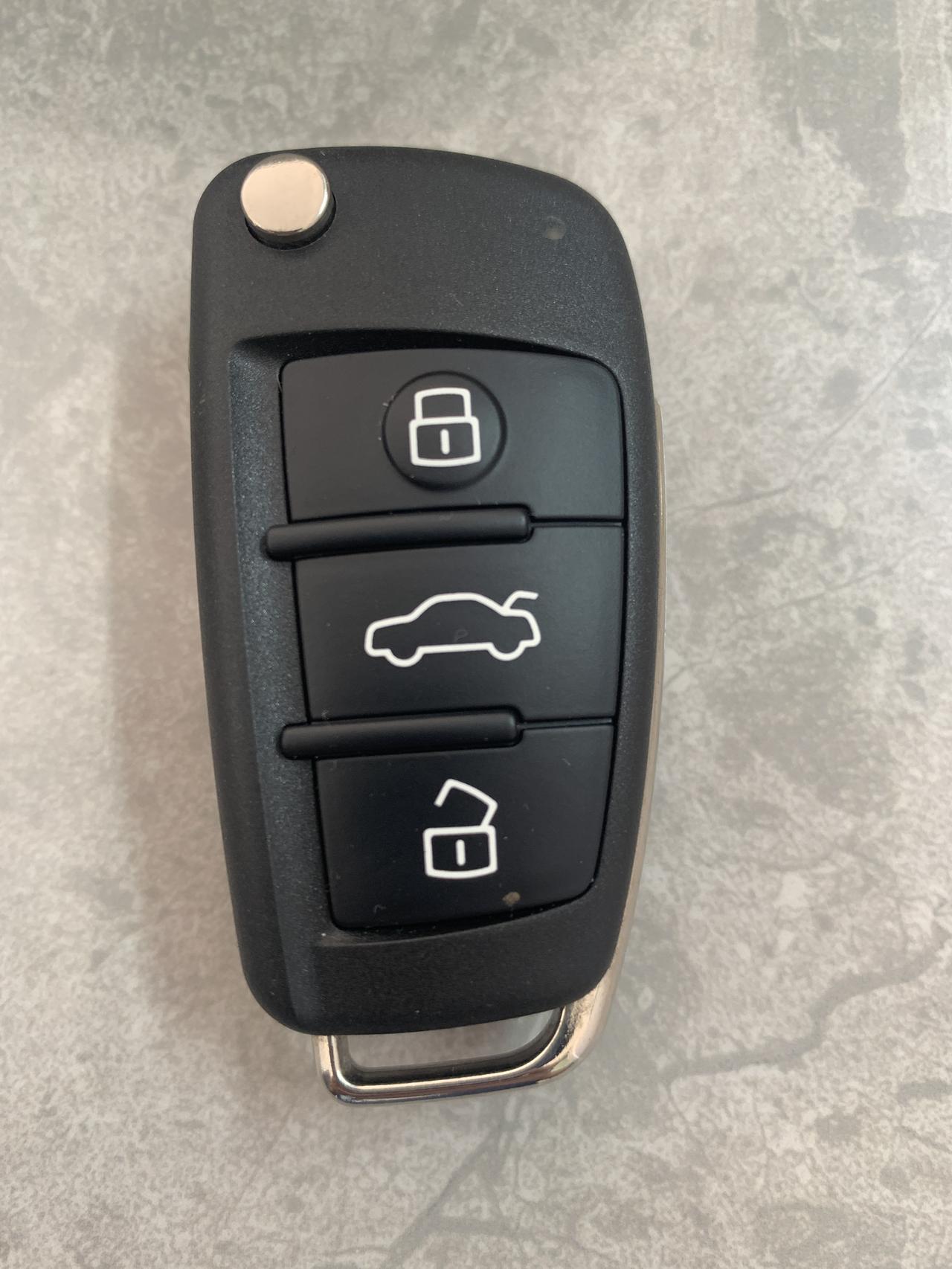 奥迪Q3 Sportback 给我亲的智能钥匙电池都用了多长时间，我的才一年就没电了，正常吗？