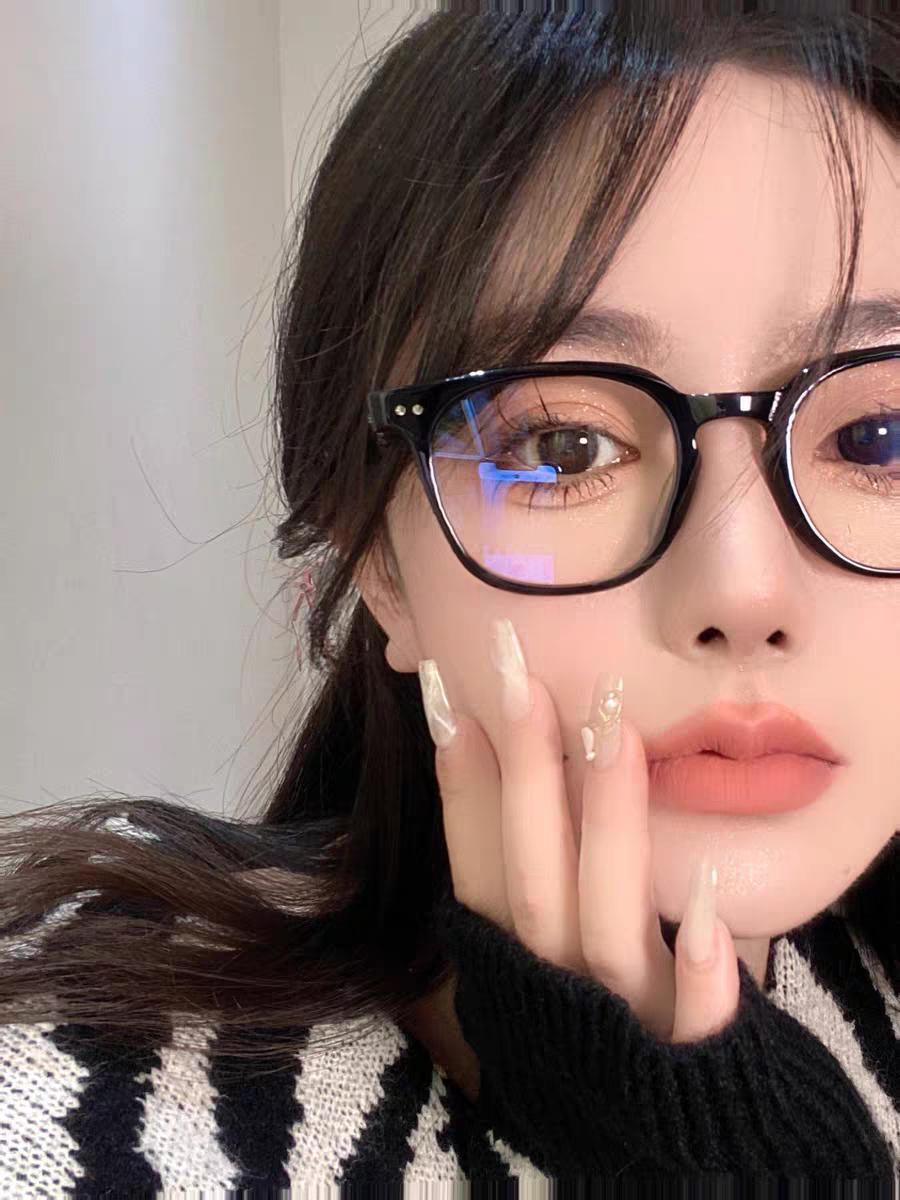 福特金牛座 你们的车过不平整的路时会不会左右摆？而且这个感觉还是来自于后轮的横向摆动。就有点像车子被侧风吹了一下