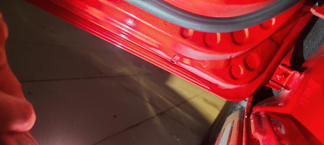 奇瑞艾瑞泽5 PLUS 我想问下各路大神，这种情况该怎么协商 4s店那边都两三周没回复了 四个车门都是这样