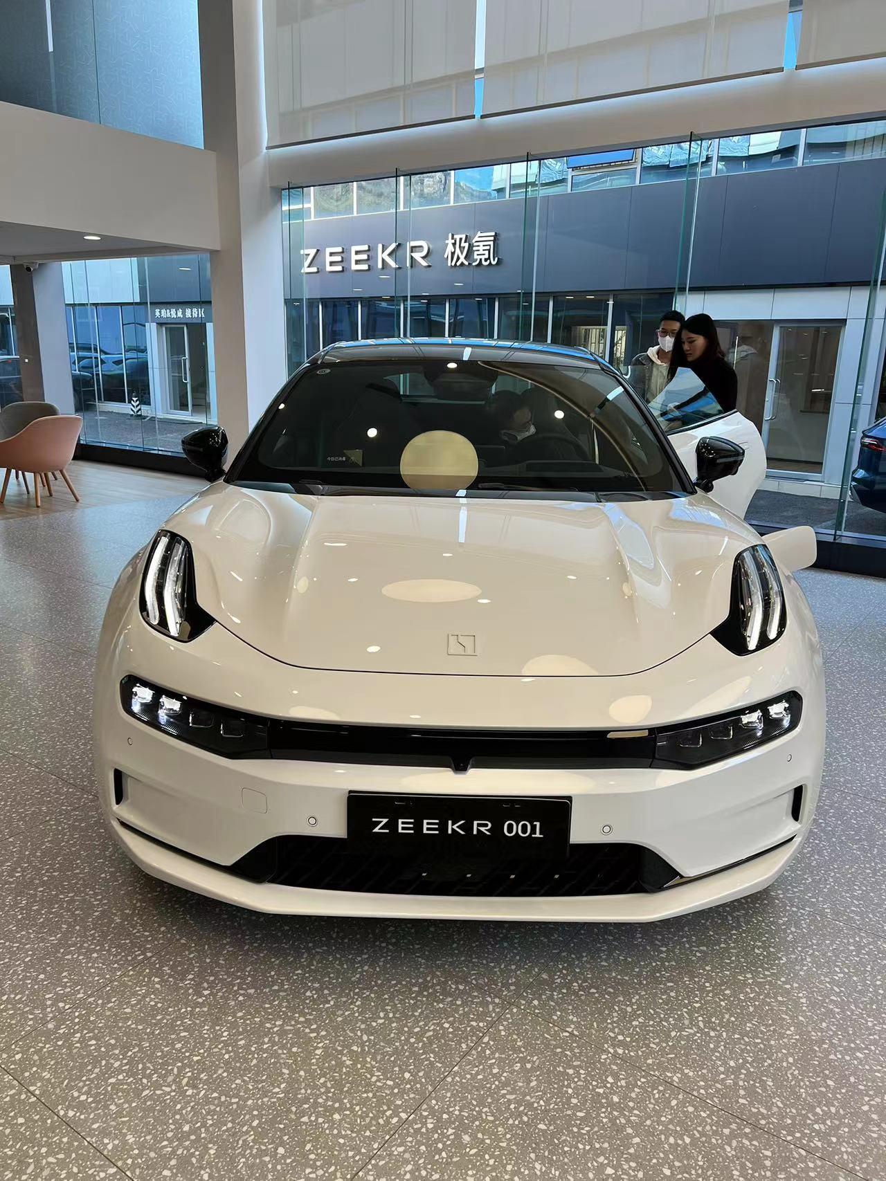 极氪ZEEKR 001 刚接触电车，今天去试驾了极氪001，心动了，想下单。请教大家，推荐买那个配置呢？谢谢