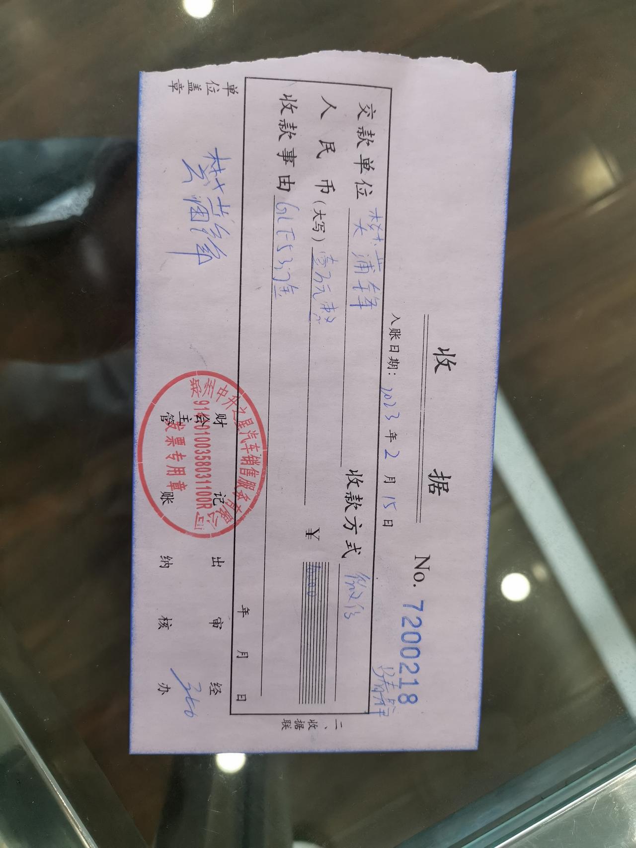 奔驰GLE AMG 昨天一冲动付了定金，其他都满意，就是不想要黑色 这车我看着白色比黑色好看，本人今年31