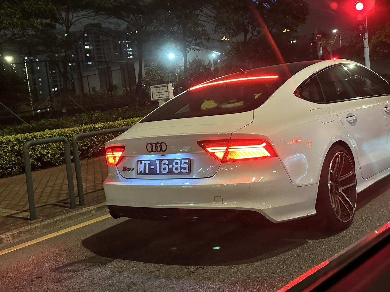 奥迪RS 7 rs7尾灯有这样的嘛？在澳门看到的