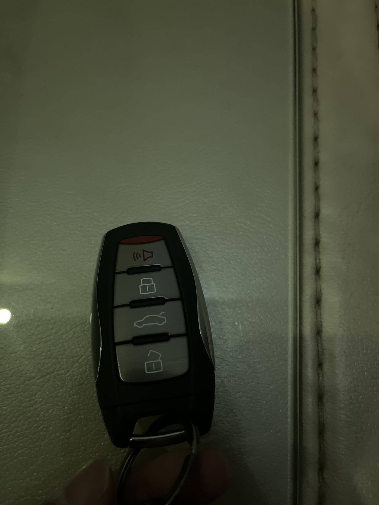 哈弗H6 MAX钥匙上后备箱按键是管什么的？我的车是三代1.5max，车钥匙上有个按键是后备箱打开的那个按键，我想问下m