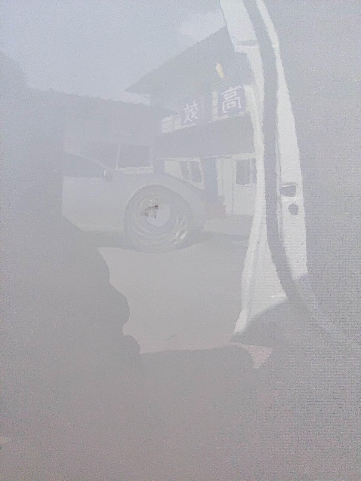 长安逸动 车门被碰了这一块，这咋修复。