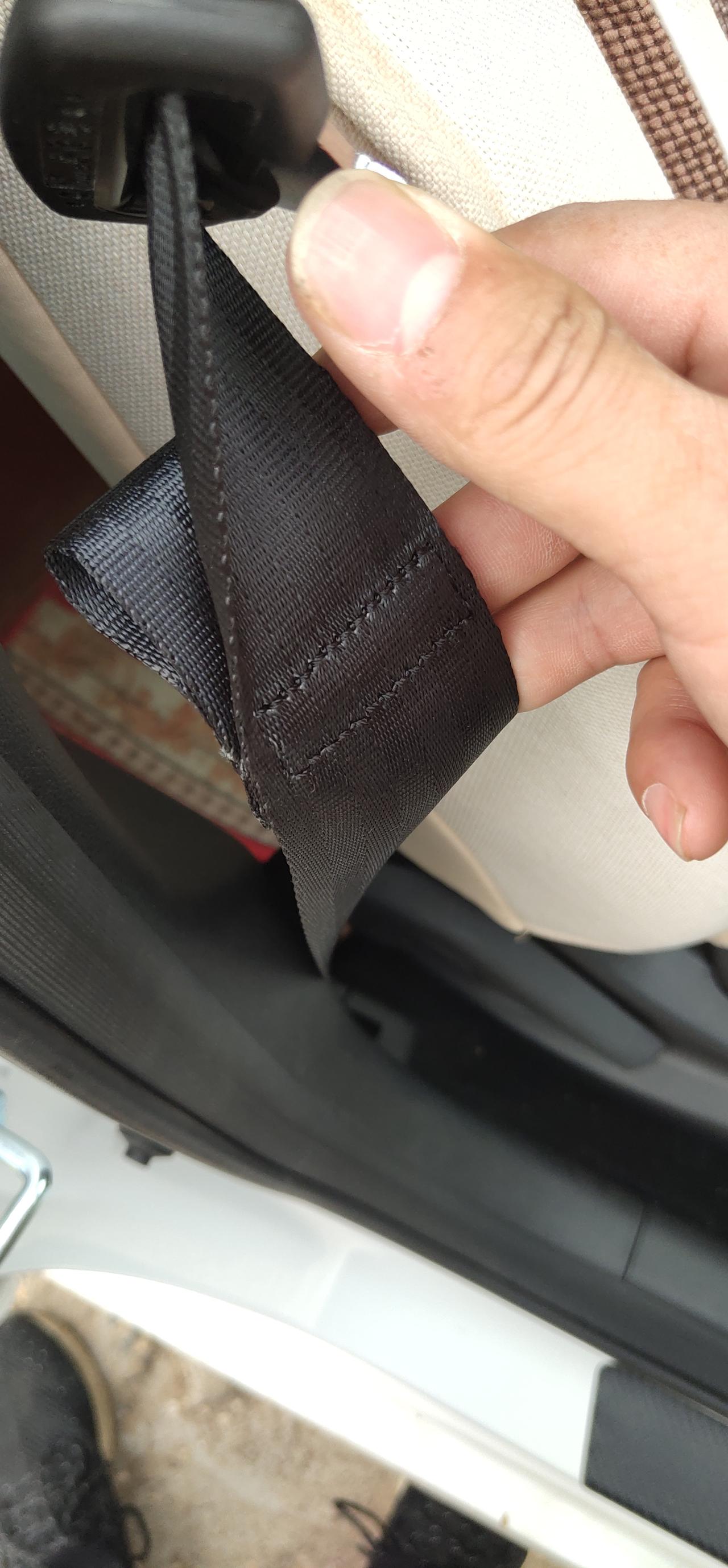 请问各位车友，逸动pLUs副驾驶安全带是多一块吗？