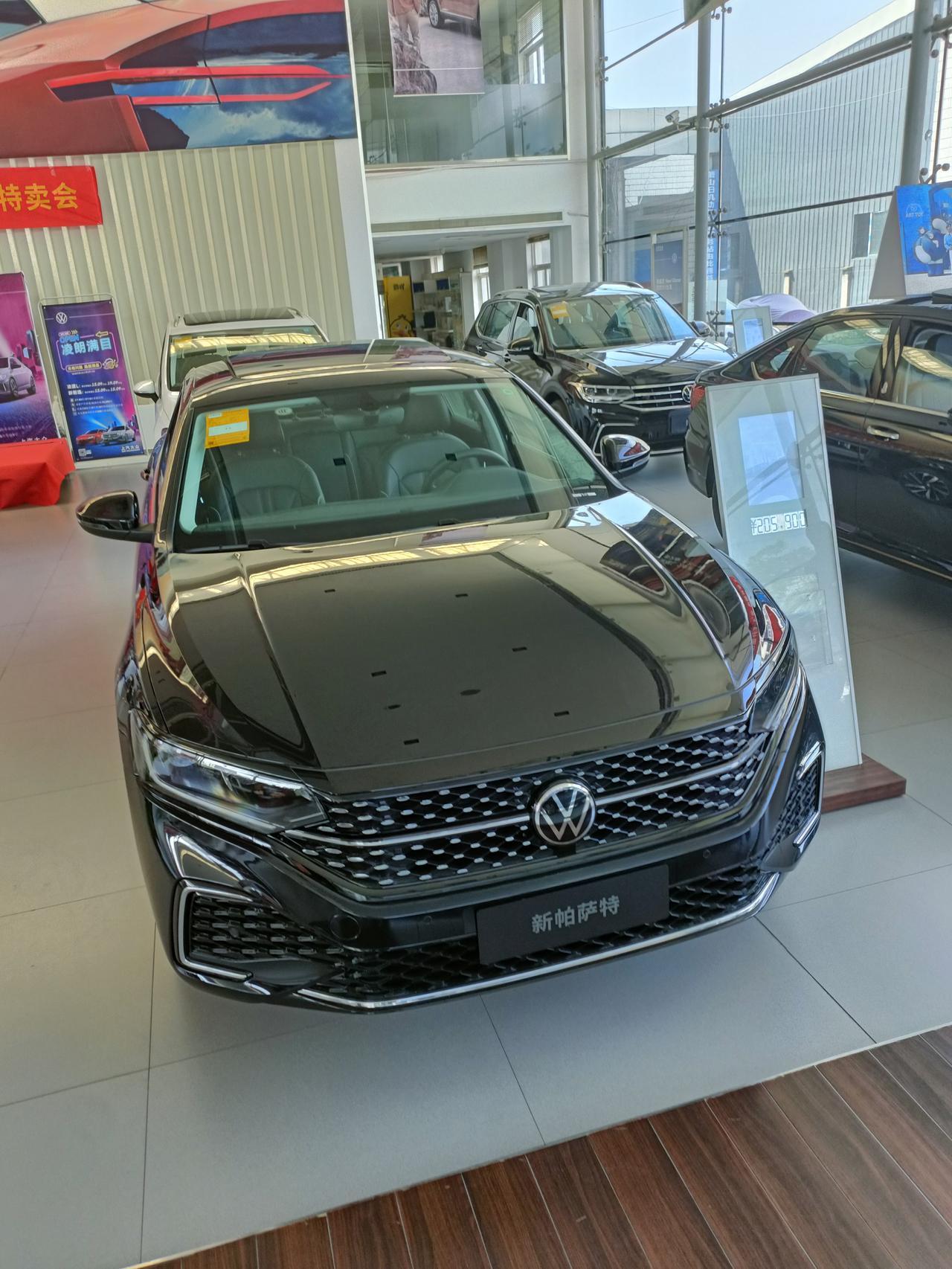 大众帕萨特 车友们，330精英版，北京4S店谈的优惠3.4万，店内他们自己置换1万（不是自己的车置换），购置税7千，保险