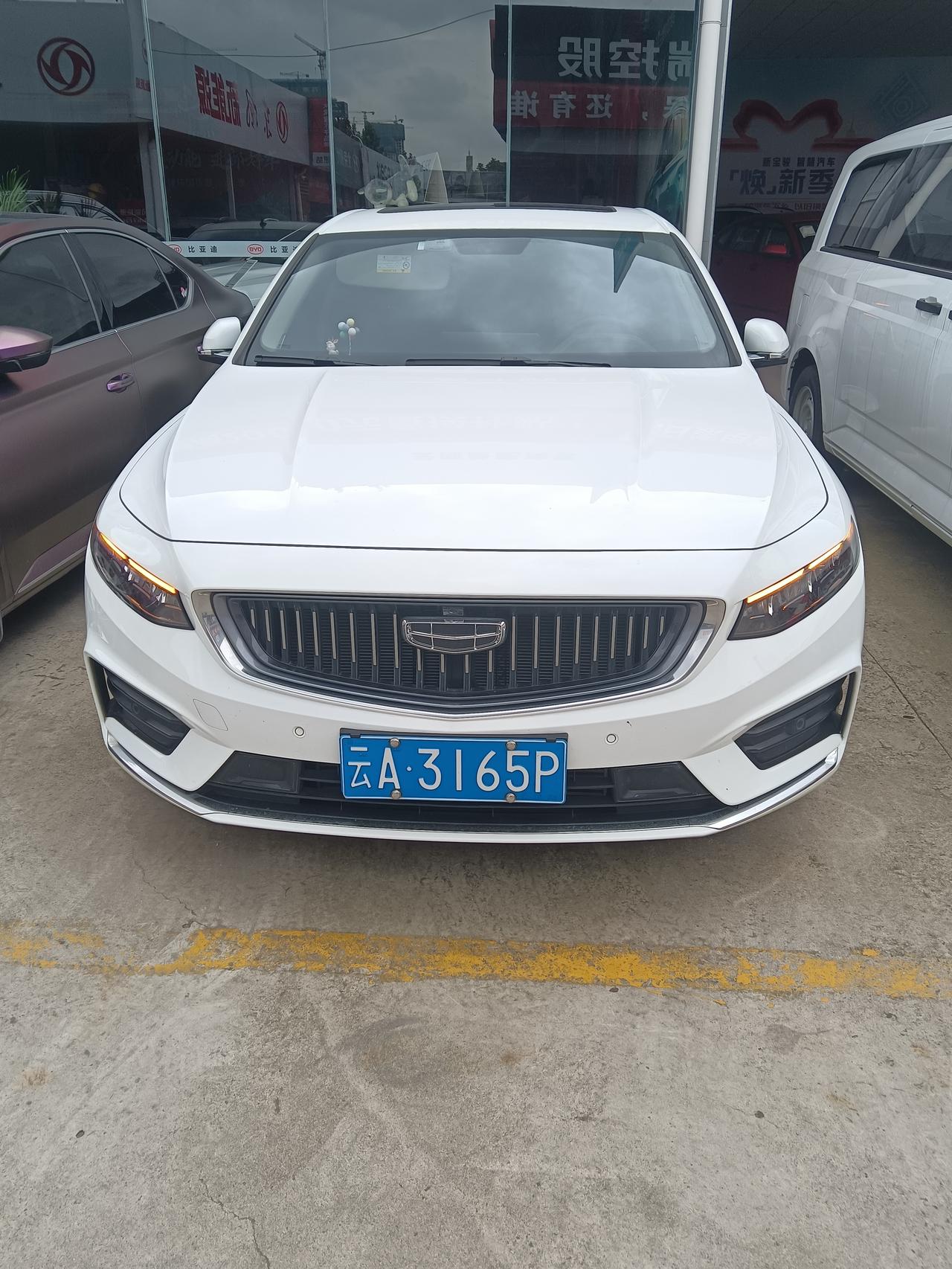 吉利星瑞 提车半年，跑了13000公里，各方面都比较满意，就是油耗有点高，一个星期加一次，还有就是仪表盘显示油耗不准。