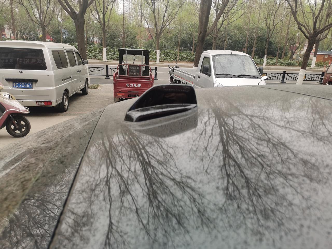 领克03 有没有人觉得03这个天线的东西是装反的，看着可别扭