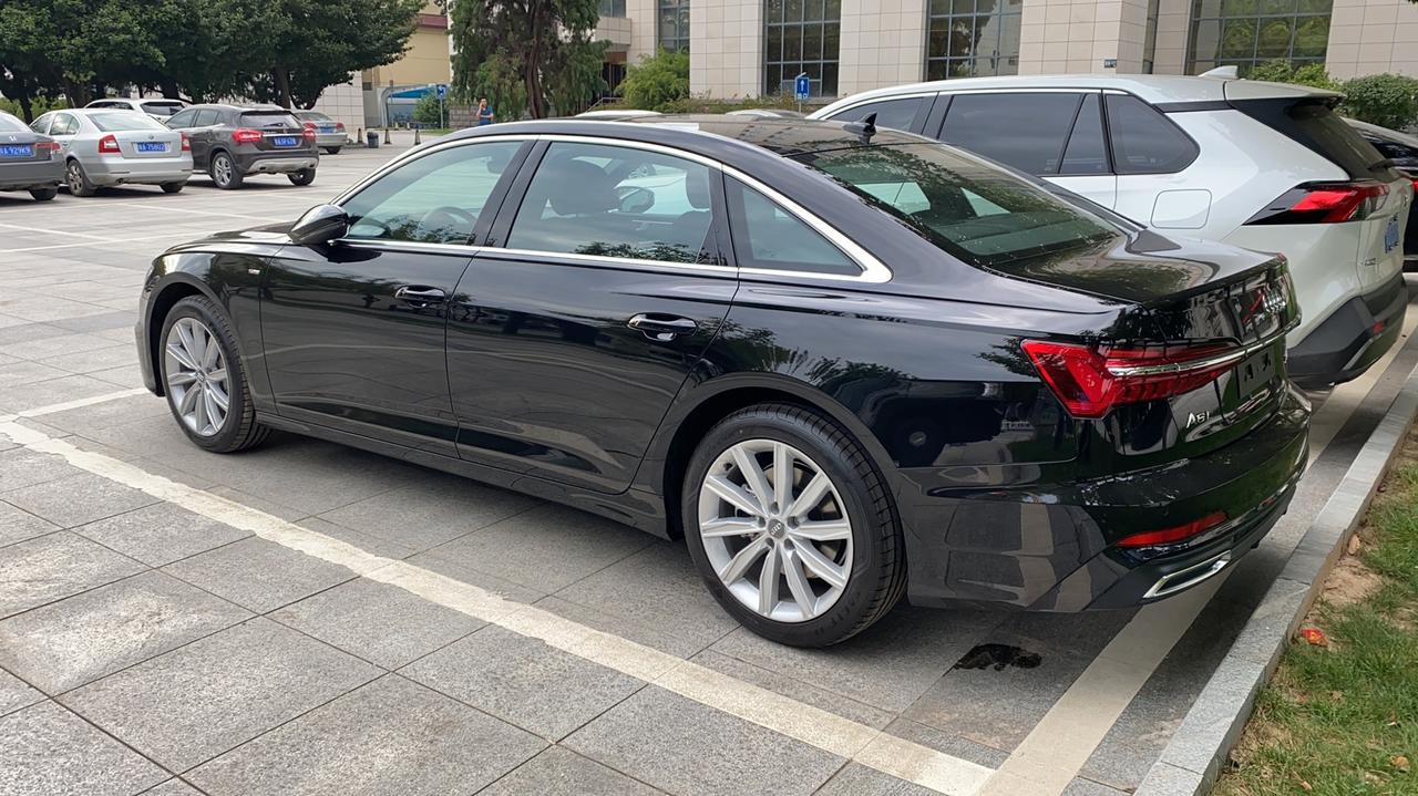 奥迪A6L 20款C8款车型到底应该加什么型号的机油？0W20？5W30？5W40？
