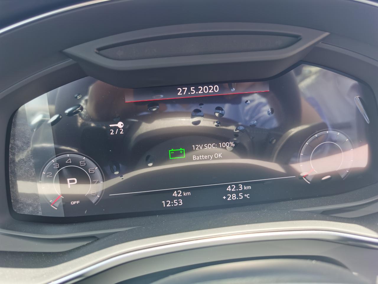 奥迪A6L 有个问题请教一下，我买了一辆奥迪55TFSI，官方说明是3.0T+48V轻混，为什么息车后显示的是12V？