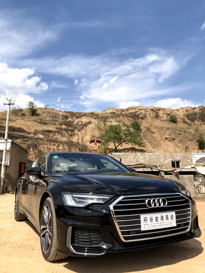 奥迪A6L 刚买的新车 冷车启动 速度10迈左右 车向前冲  这是通病么  40的