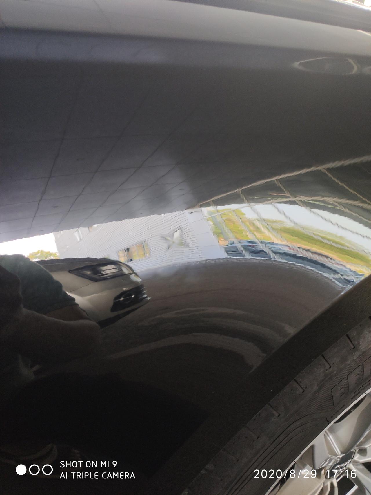 奥迪A6L 奥迪a6l高速路上行驶过程中突然变速箱故障失去动力，拖到4s店维修了一个月，验车时又发现大灯上有胶和刮痕，右