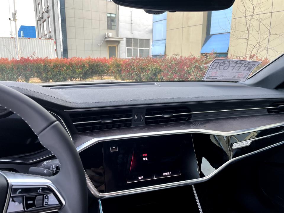 奥迪A6L 刚买的车 里程表22km 踩了3次油门到底 转速6千多 磨合期会不会影响