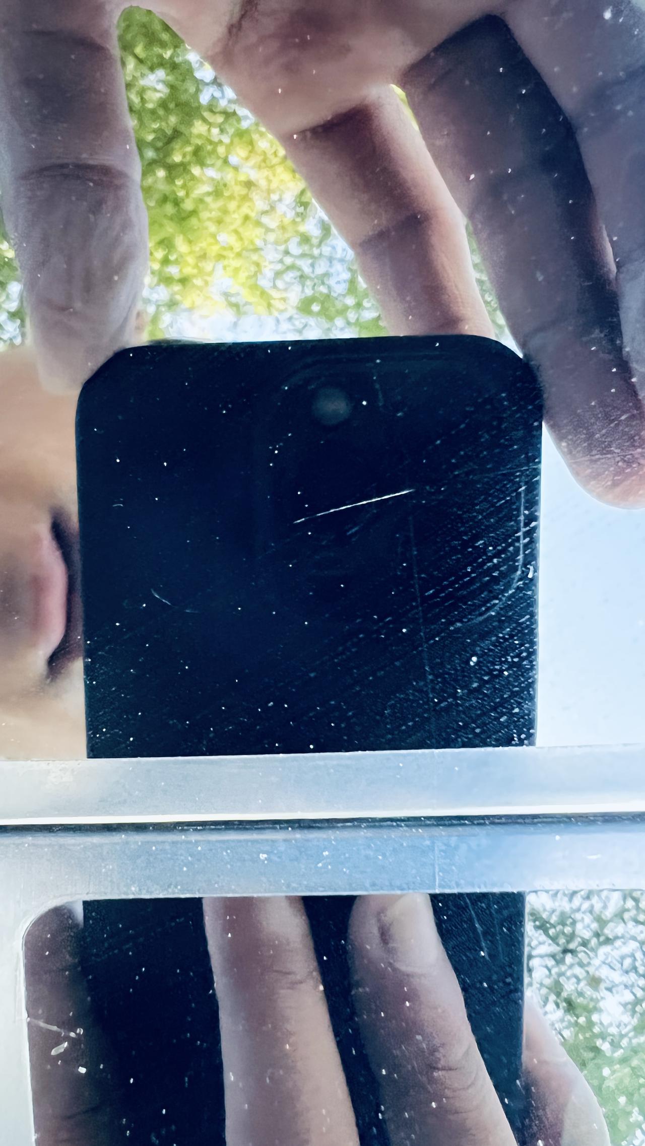 大众速腾 车友们，今天洗车发现天窗有裂痕，是什么原因导致的