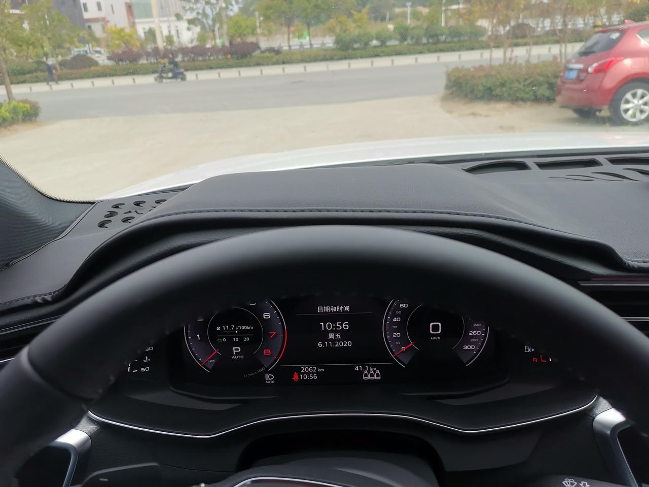 奥迪A6L 车是好车  为什么开起来有点头晕  其他车友有类似的感受么？  怀疑是4儿子送的贴膜或者不明来源的异味？  