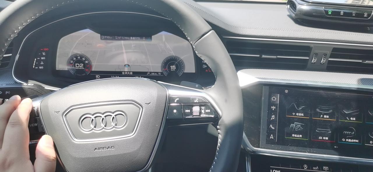 奥迪A6L 请问下各位车主。刚提的车，后排窗户怎么锁阿？孩子老是在后排开关窗户玩。