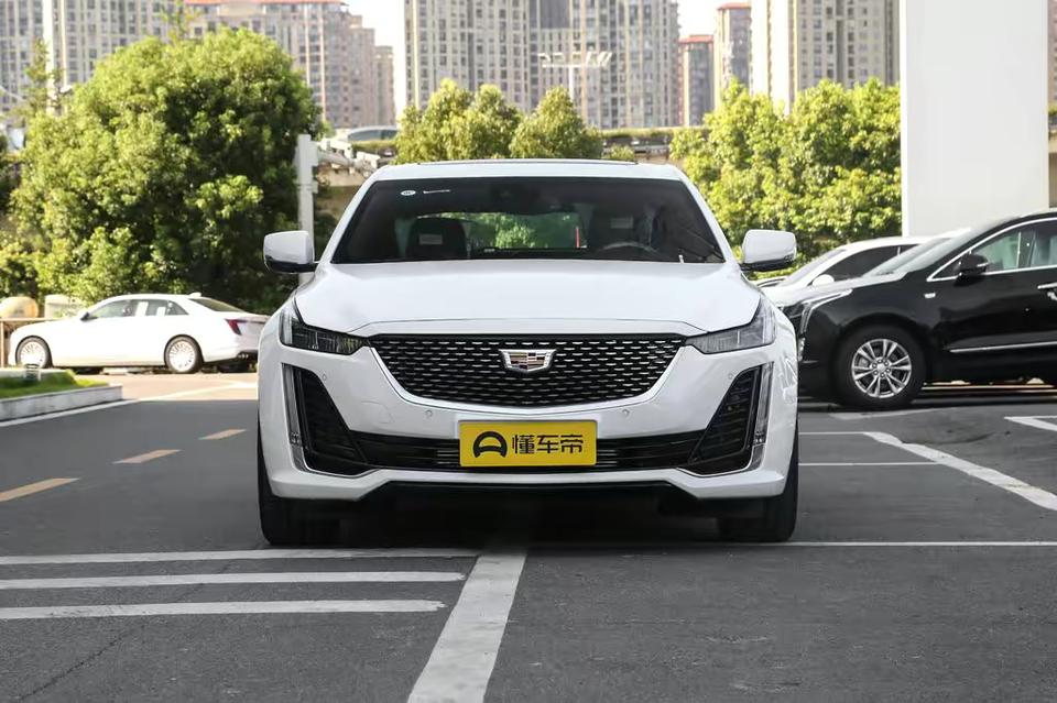 凯迪拉克CT5 想知道凯迪拉克ct5豪华和凯美瑞2.5旗舰燃油，怎么选一直很纠结要买那俩，两款车各有各的优点和缺点，凯美