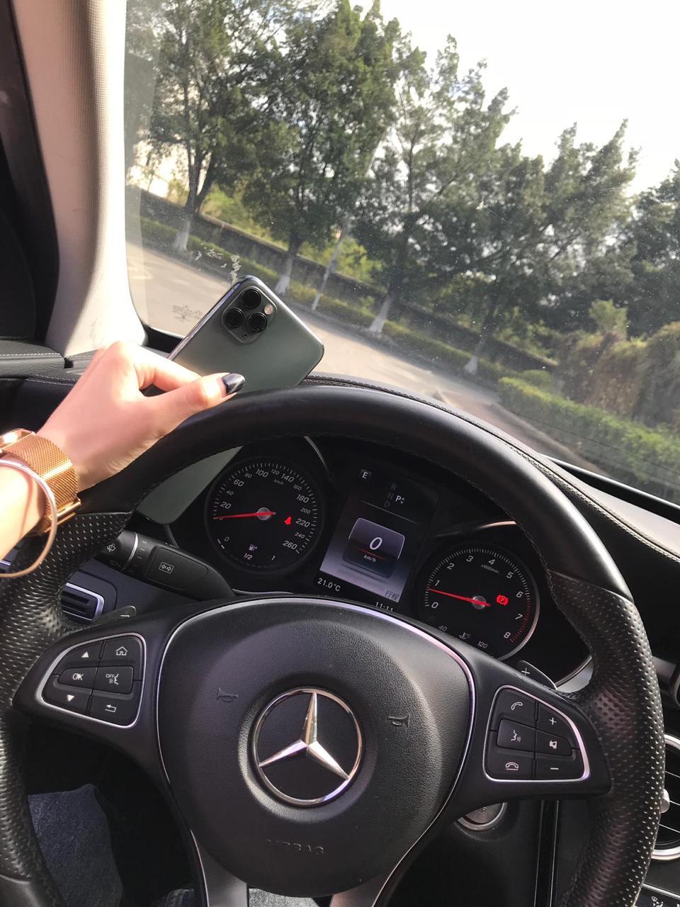 奔驰C级 最近想换一部车！有没有比较懂得奔驰系列的朋友 可以给我指教一下呢