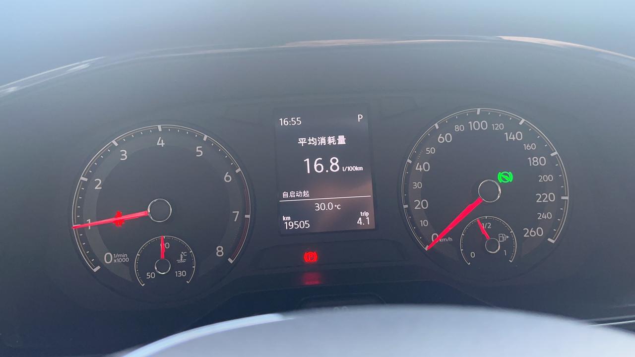 宝来开个空调两分钟，平均油耗升0.6升。最高平均油耗上20多，这是咋回事？而且这油耗也太高了吧