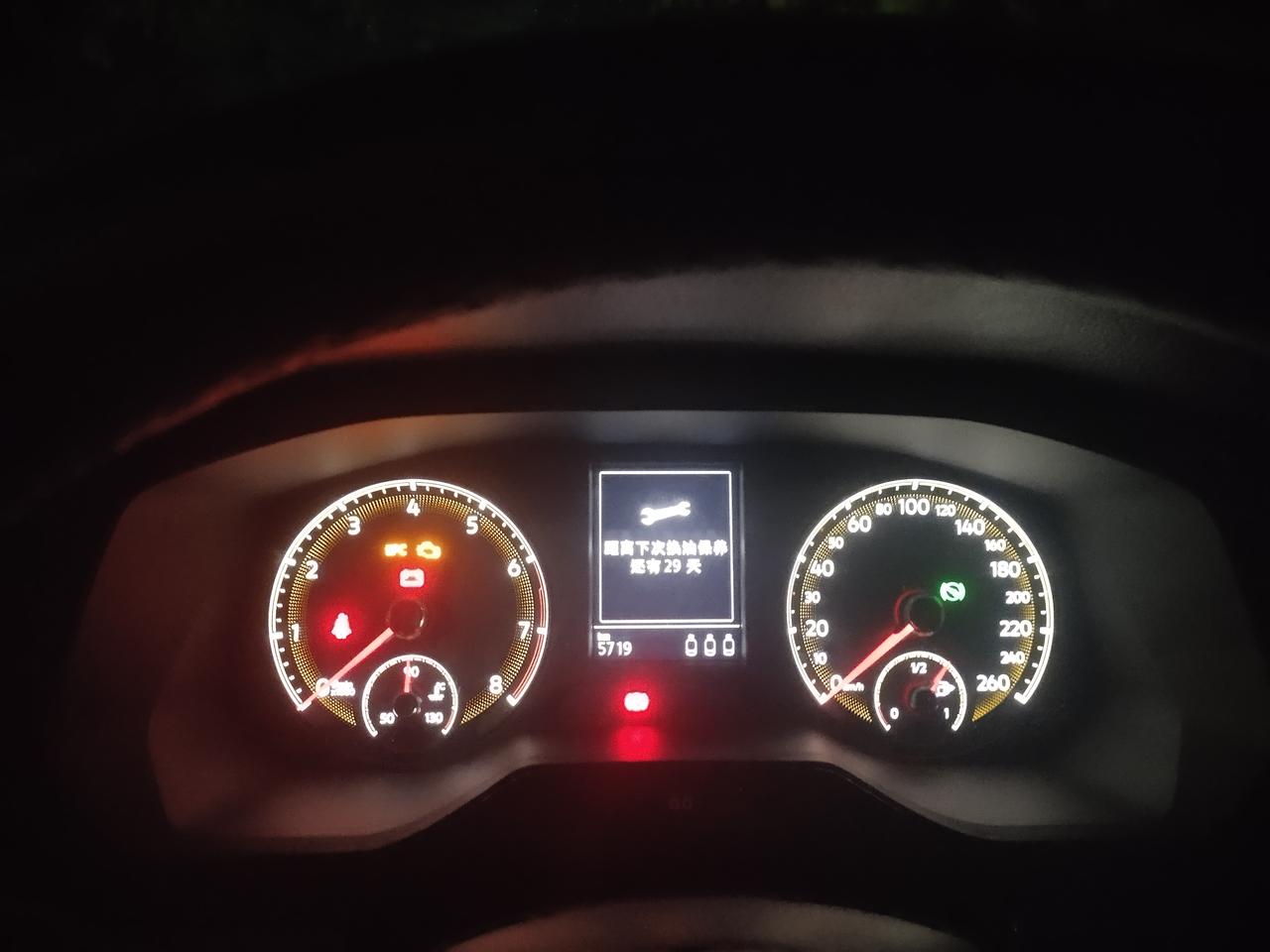 朋友们，问个问题，宝来1.5l  5个月，跑了3000km，做的首保，现在又过5个月了，一共才跑了6000km，仪表提示