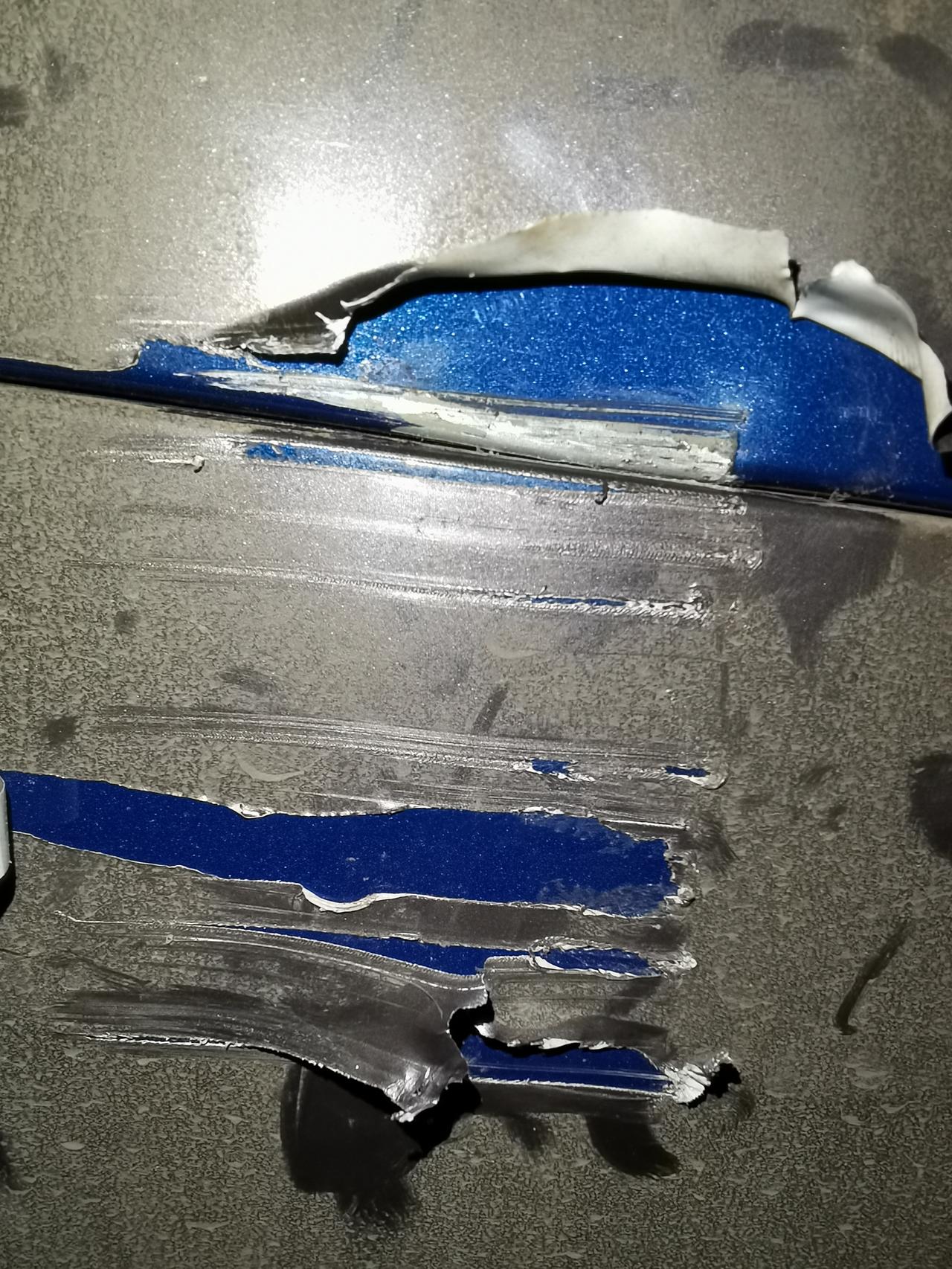 凯迪拉克CT5 兄弟们，倒车刮墙上了，怎么弄，需要多少米