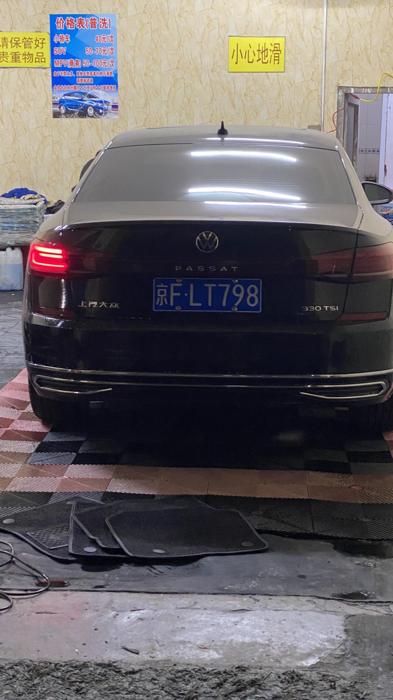 大众帕萨特 为什么，我下车了，这个后车灯还一直亮着，所有门都关好了