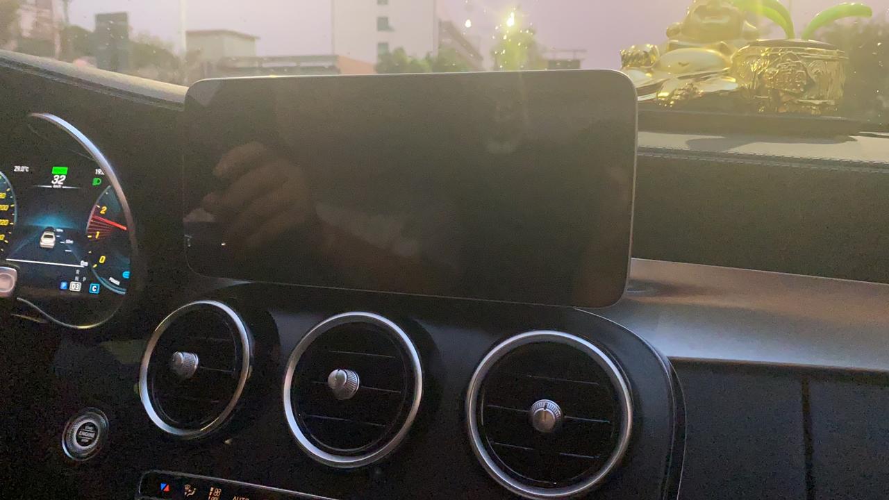 奔驰C级 奔驰新款c260l这个中央屏是怎么回事