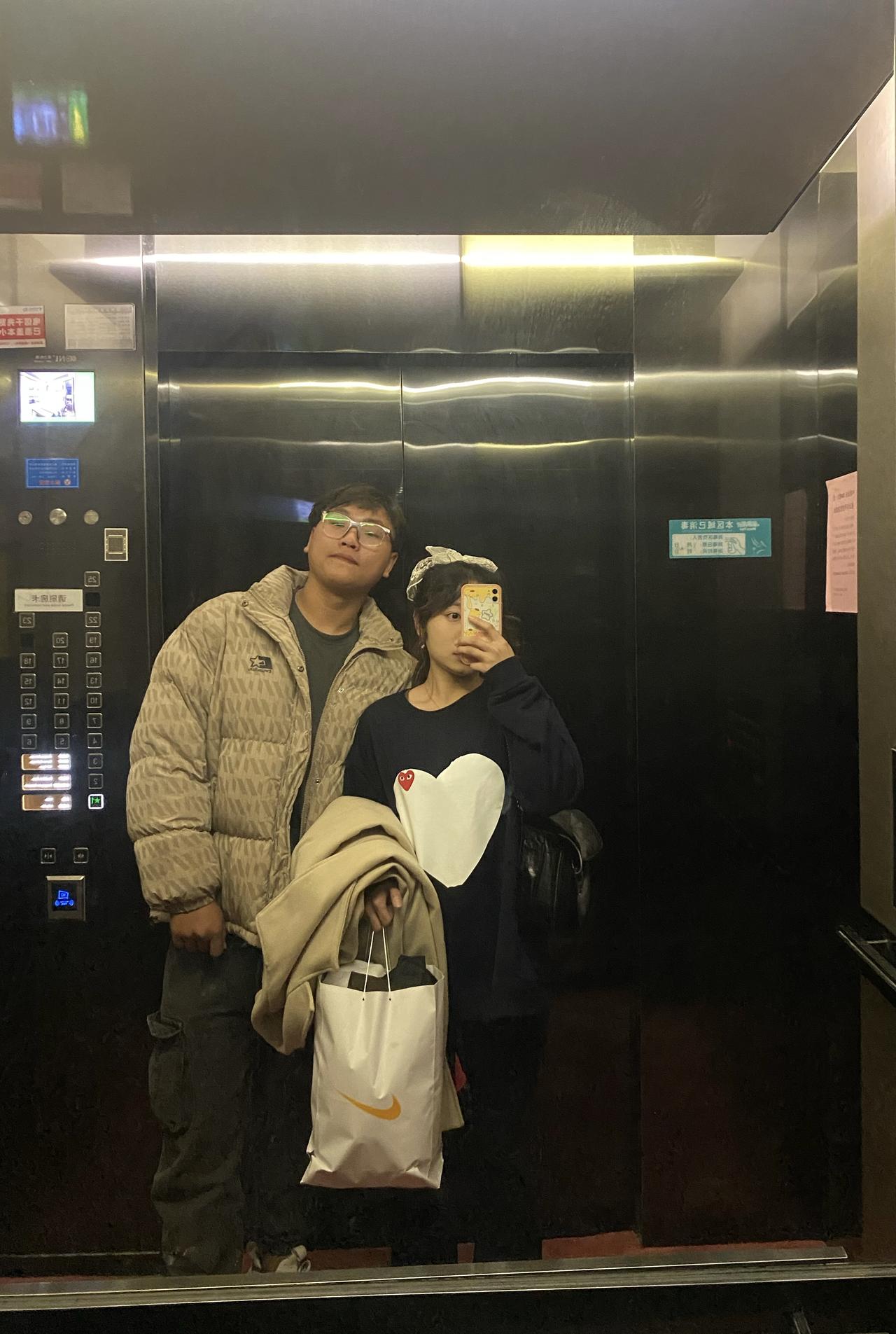 凯迪拉克CT5 本人99年，年底家里面给25万结婚买车选择二手a5还是新ct5那个好一点，不选择贷款因为家里面还有房贷。