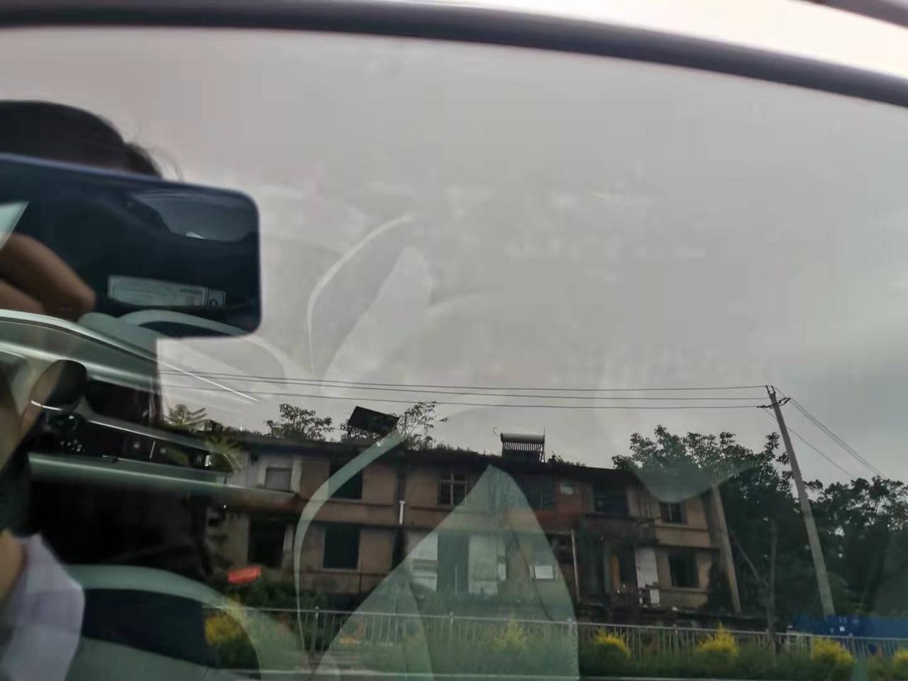 吉利星瑞 贴膜贴成这样了正常吗？该怎么处理