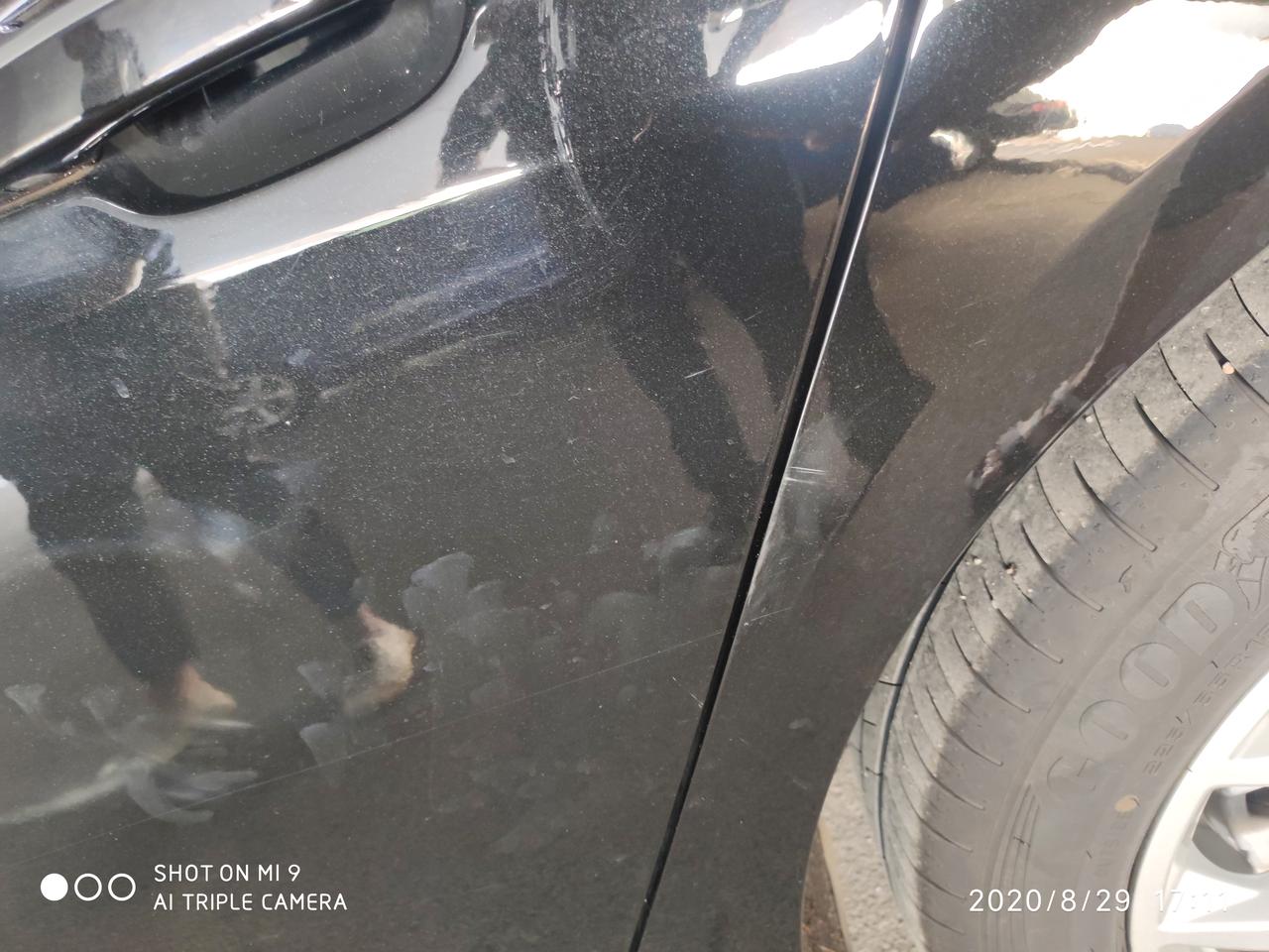 奥迪A6L 奥迪a6l高速路上行驶过程中突然变速箱故障失去动力，拖到4s店维修了一个月，验车时又发现大灯上有胶和刮痕，右