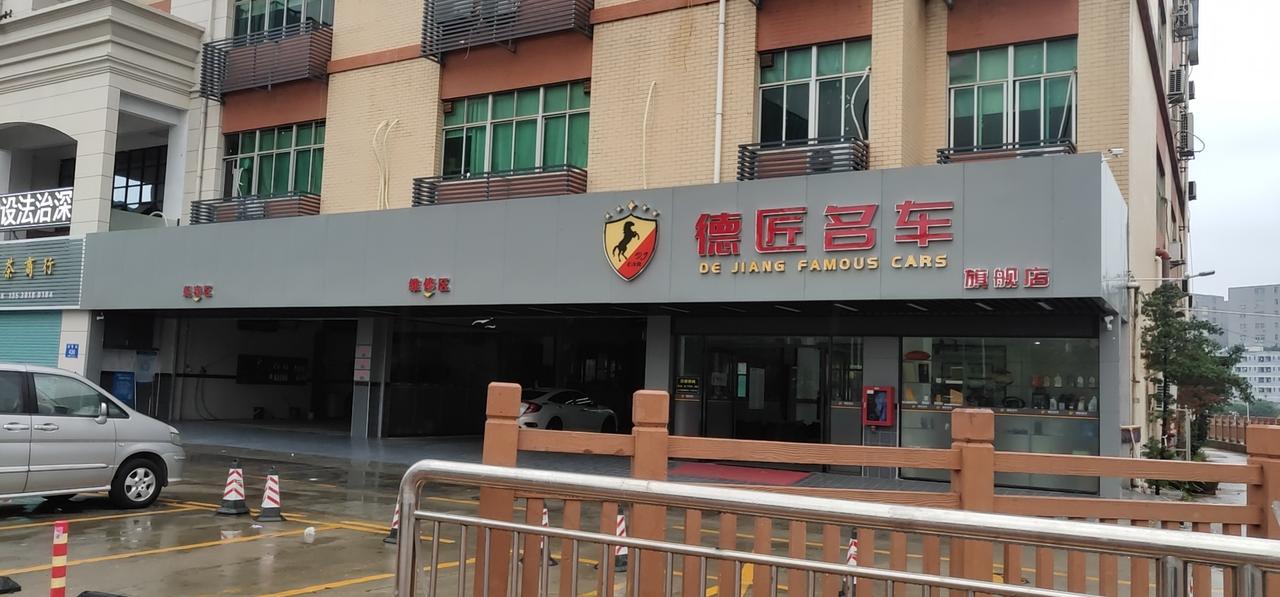 吉利星瑞 妈的，4儿子店修要1850，我附近有家店专修BBA豪车的给我报国产漆500进口800，1800的鹦鹉漆说能给我