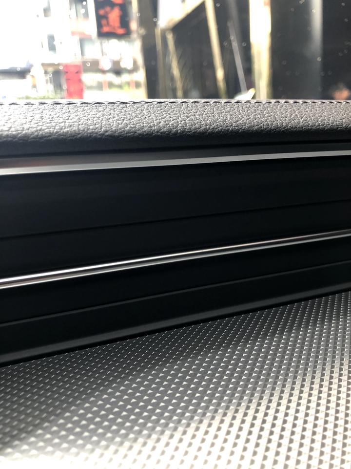 奥迪A6L 异响，ji啊ji的，过抖路烂路的时候，新车1700km，各位师傅怎么解决塞