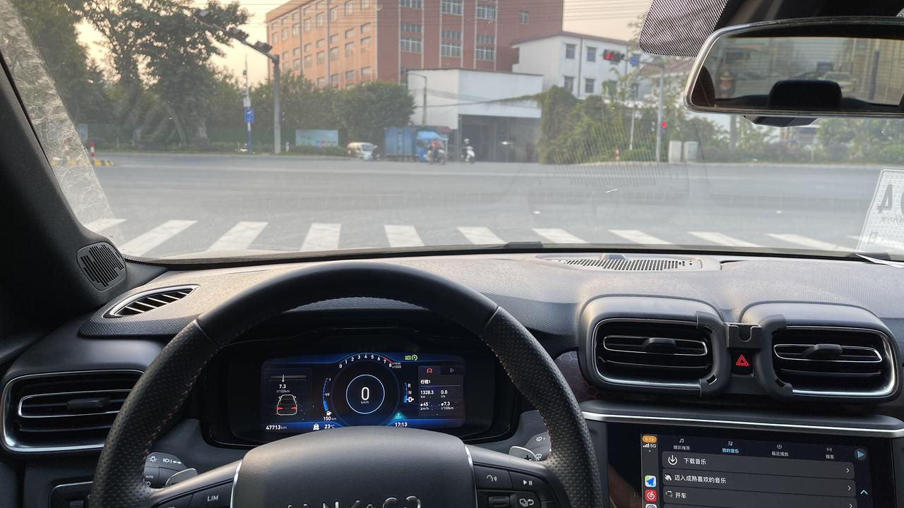 领克03 19款 2.0劲版 有没有后视镜加热呀 下雨天实在烦躁