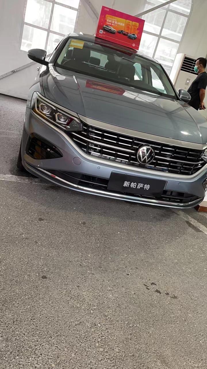22款330精英帕萨特蓝色2月份的车 多少合适