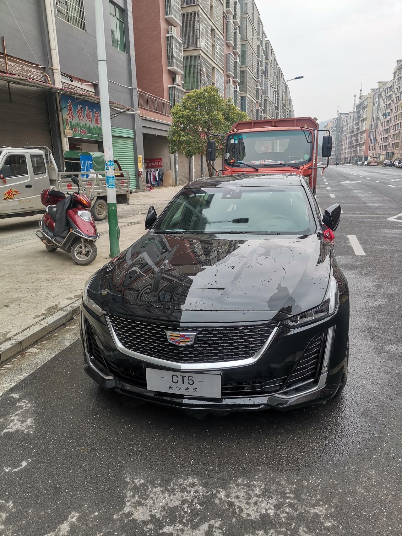 凯迪拉克CT5 真的服了，今天原地挂低档。抖动的厉害。，每挂一次响声很大，怎么感觉变速箱要报废了一样 ，才4500公里，