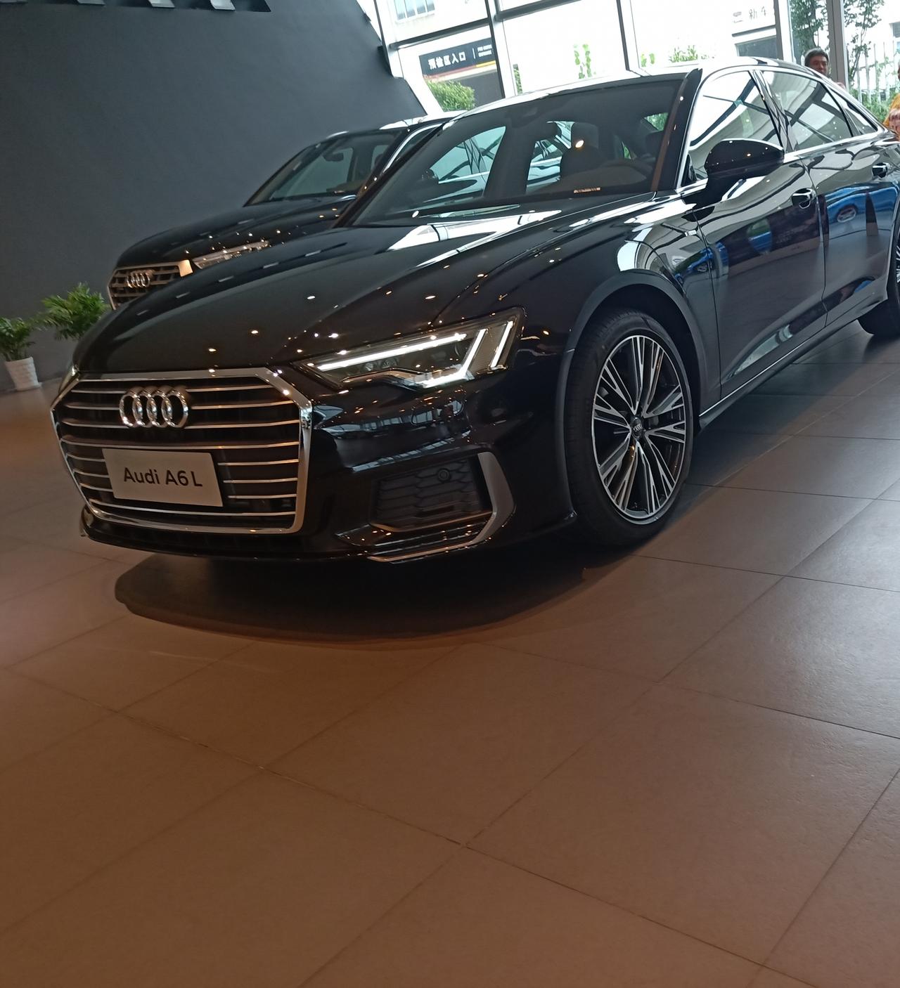 奥迪A6L 请问a6选装座椅通风加热，隔音隐私玻璃，方向盘加热，20轮毂，估计要多久才能提车，去4s店，销售听到我这样说