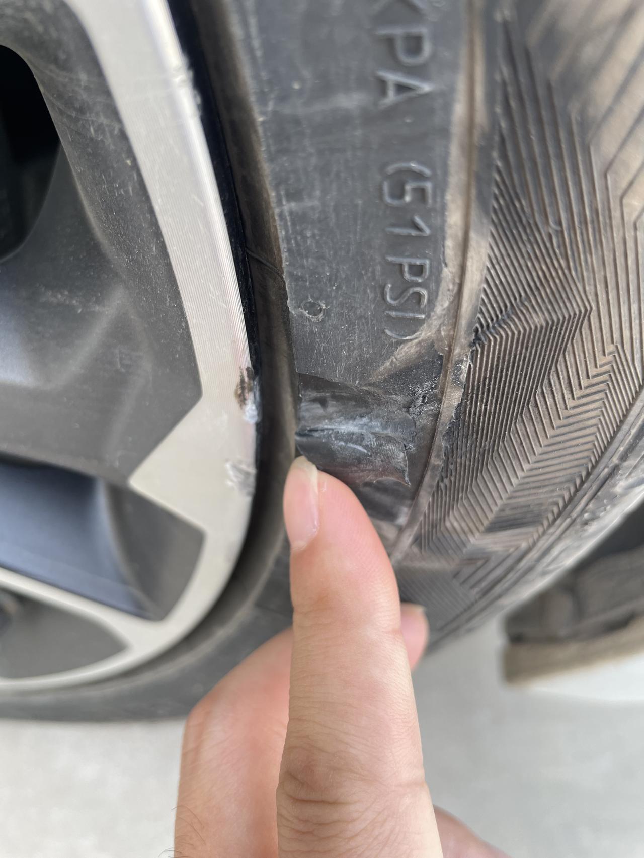 领克03 轮胎侧面拐角蹭了一个口子需要换胎吗？看着不算严重，在考虑换胎还是换到后轮继续使用