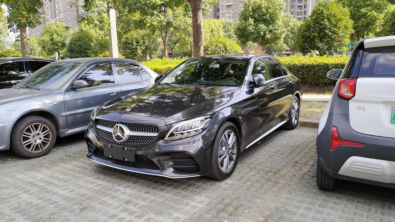 奔驰C级 为什么我的c200l晚上解锁 大灯不会自动亮 旋钮在auto档上 你们会亮吗 还是都不会亮