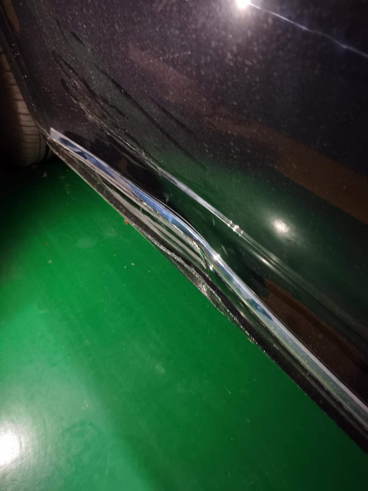 大众帕萨特 诸位大佬，请问想修理如下损伤需要多少?呀？需不需要走保险？